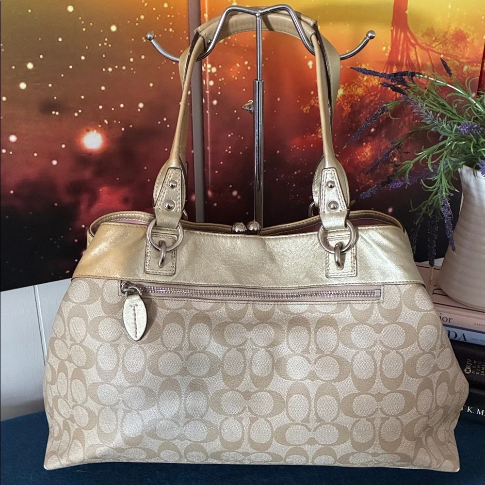 Large Coach Signature Tote w/Kisslock - Picture 2 of 12